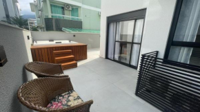 cód 161 - Apartamento com Jacuzzi, á poucos passos do mar!